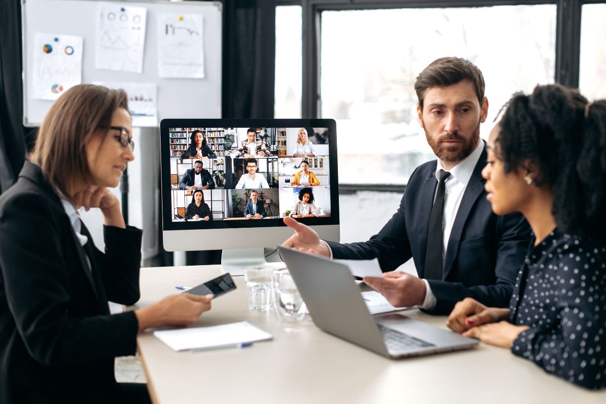 An example of a team working collaboratively in a matrix management