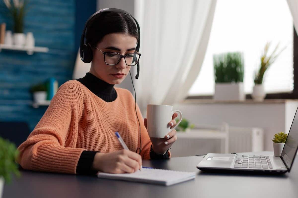 Employee-Focusing-on-Self-Directed-Learning