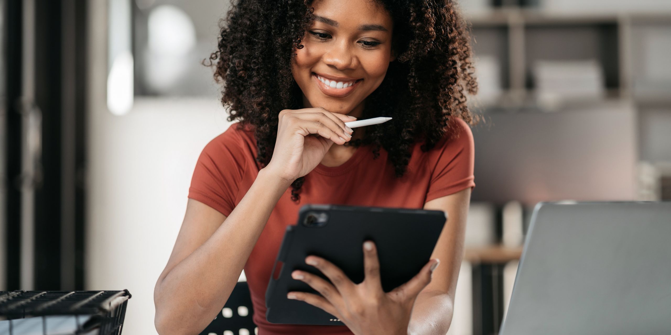 an example of an employee using AI in training docs