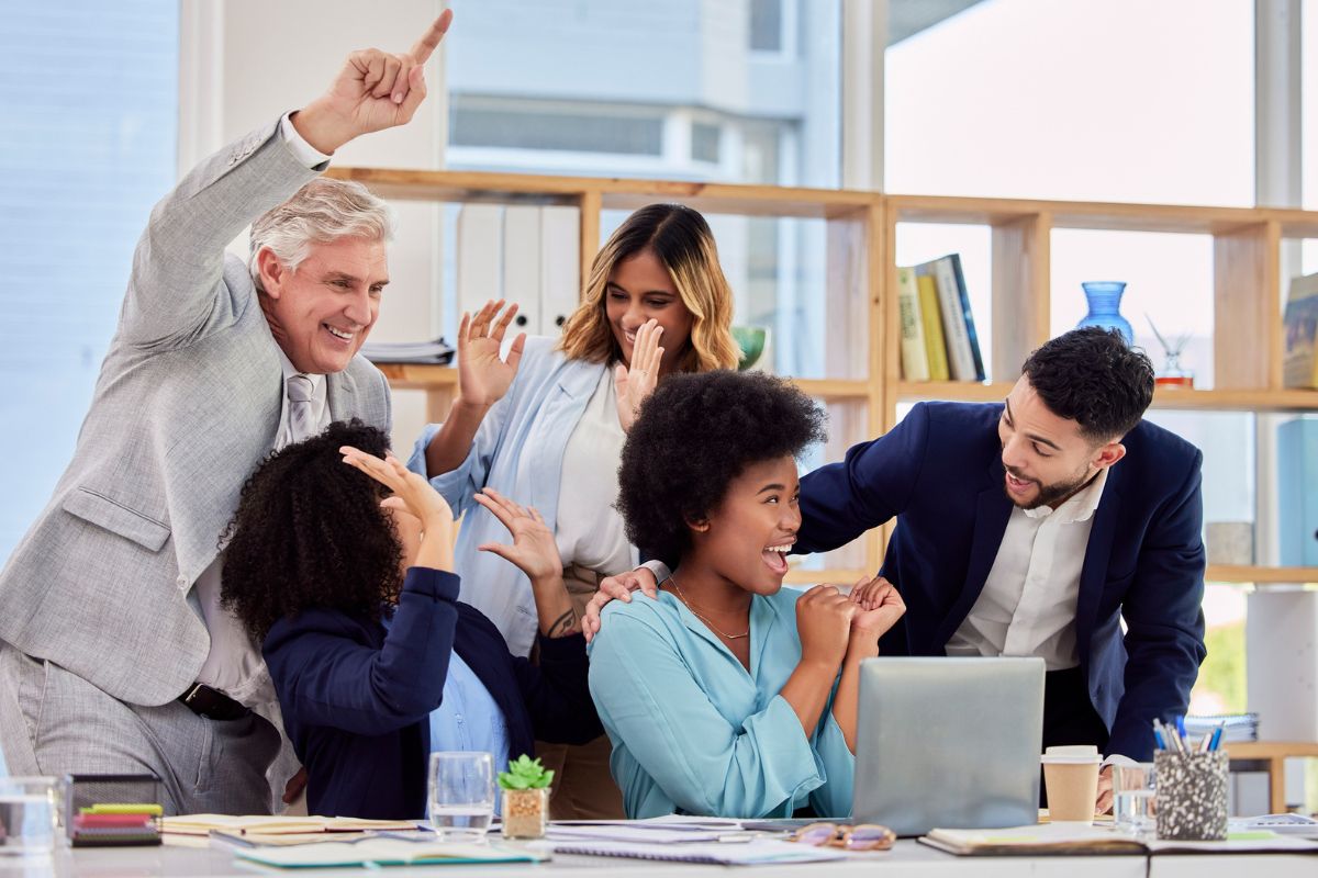 An example of employees celebrating recognition for social learning at work