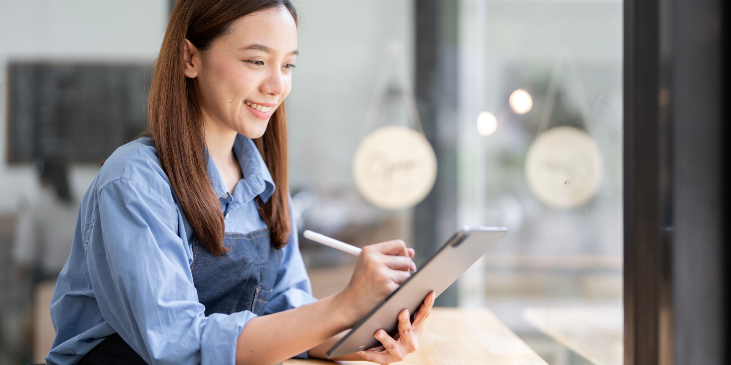 A frontline employee using an ai upskilling platform