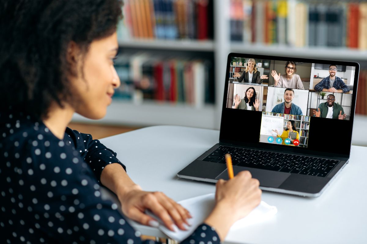 An example of a learner engaged in Synchronous eLearning