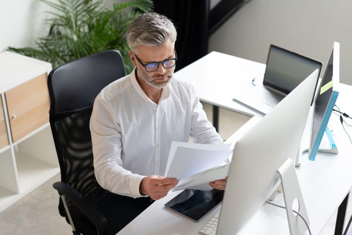 Manager Evaluating Team Feedback