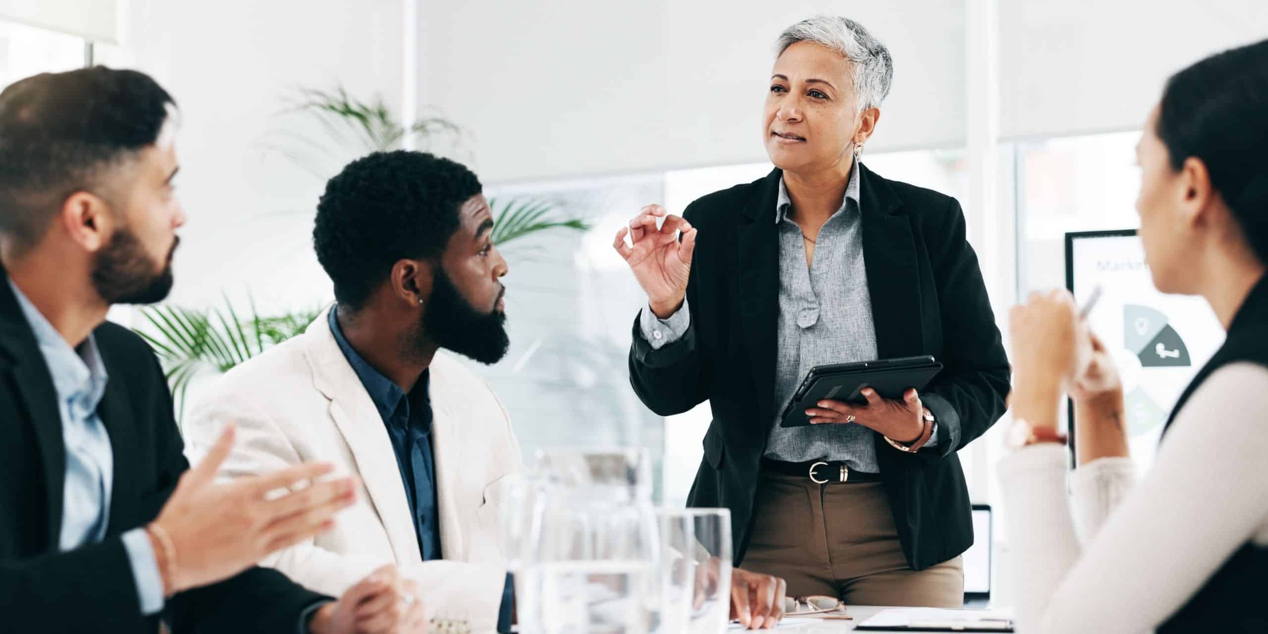 Manager-Helping-Employees-With-a-Training-Management-Strategy