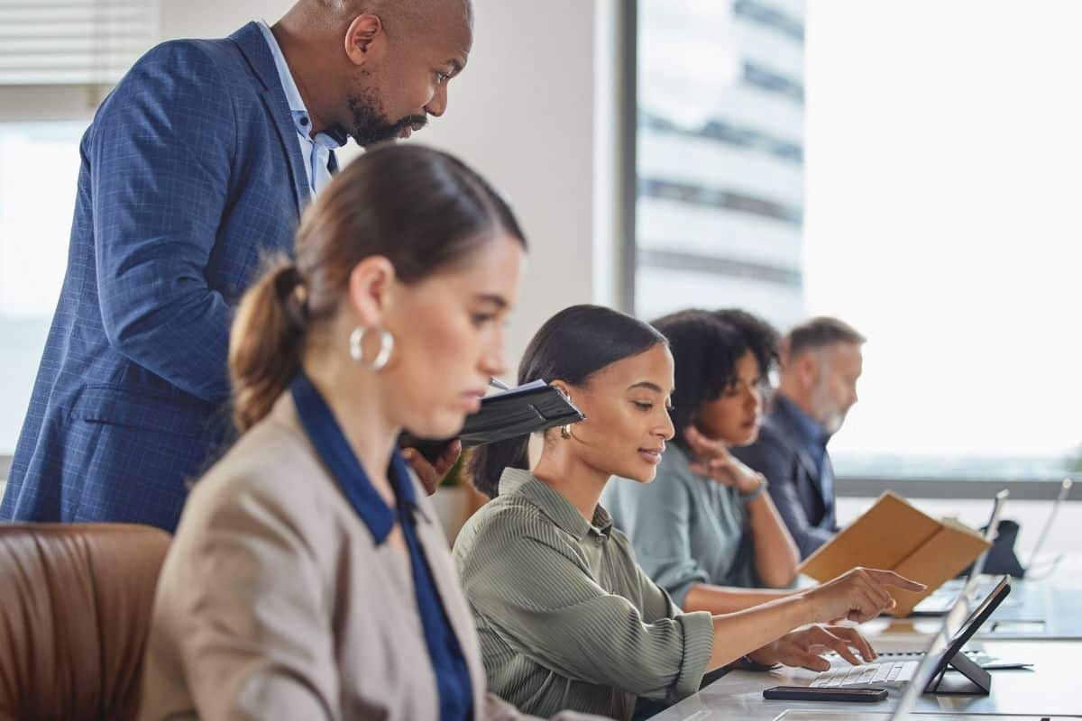 Manager-Supporting-Employess-in-their-Workplace-Training-Journey