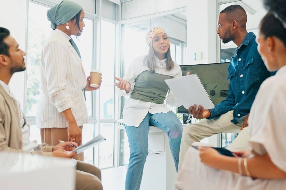Mentor-Training-Employees-on-Workforce-Skills