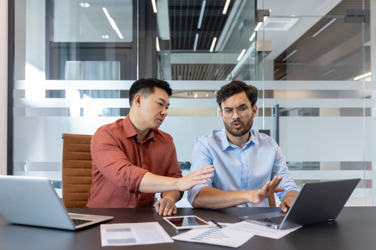 An example of a mentor using cognitive apprenticeship to teach an employee new concepts