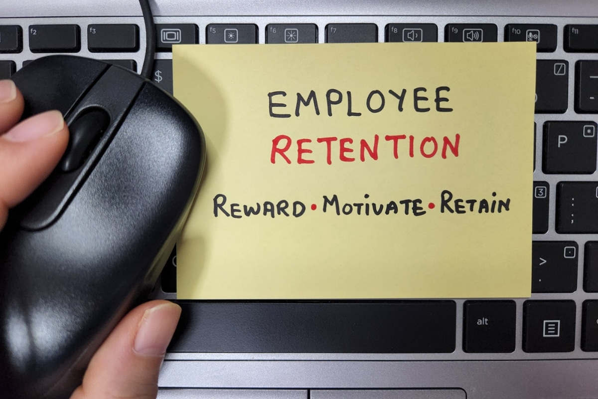 Rewarding-Employees-to-Improve-Employee-Retention-Rates