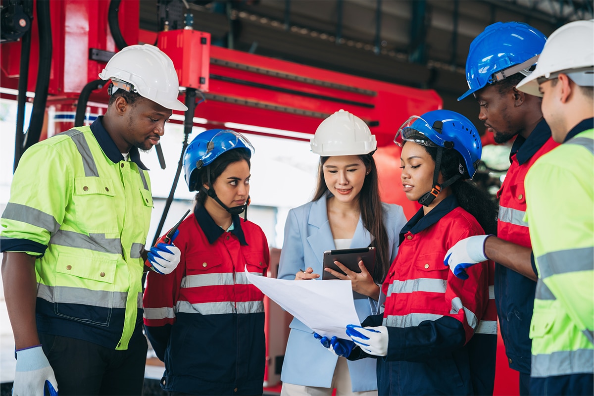 group of workers demonstrate safety checklist as microlearning example