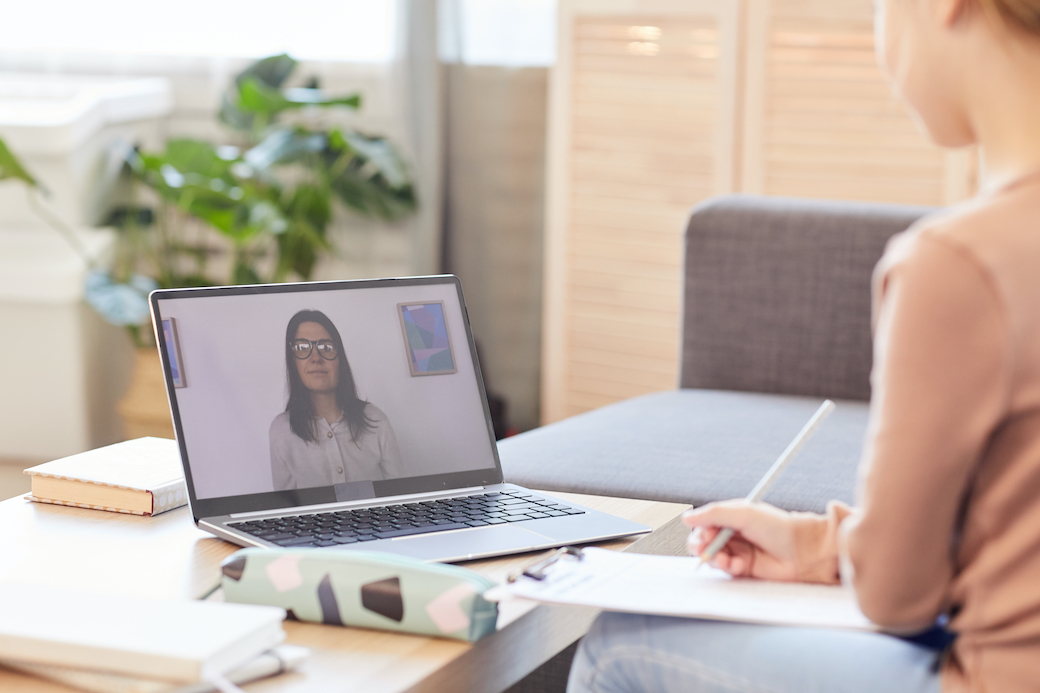 online-lesson-with-tutor-WSQ9VZD