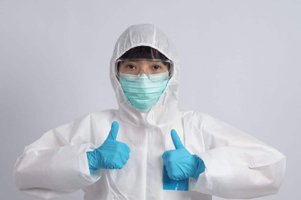 employee conducting ppe training