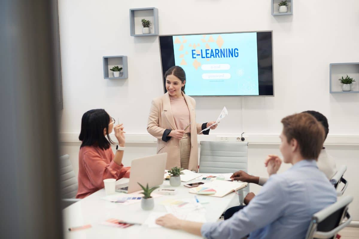 students experiencing blended elearning approach