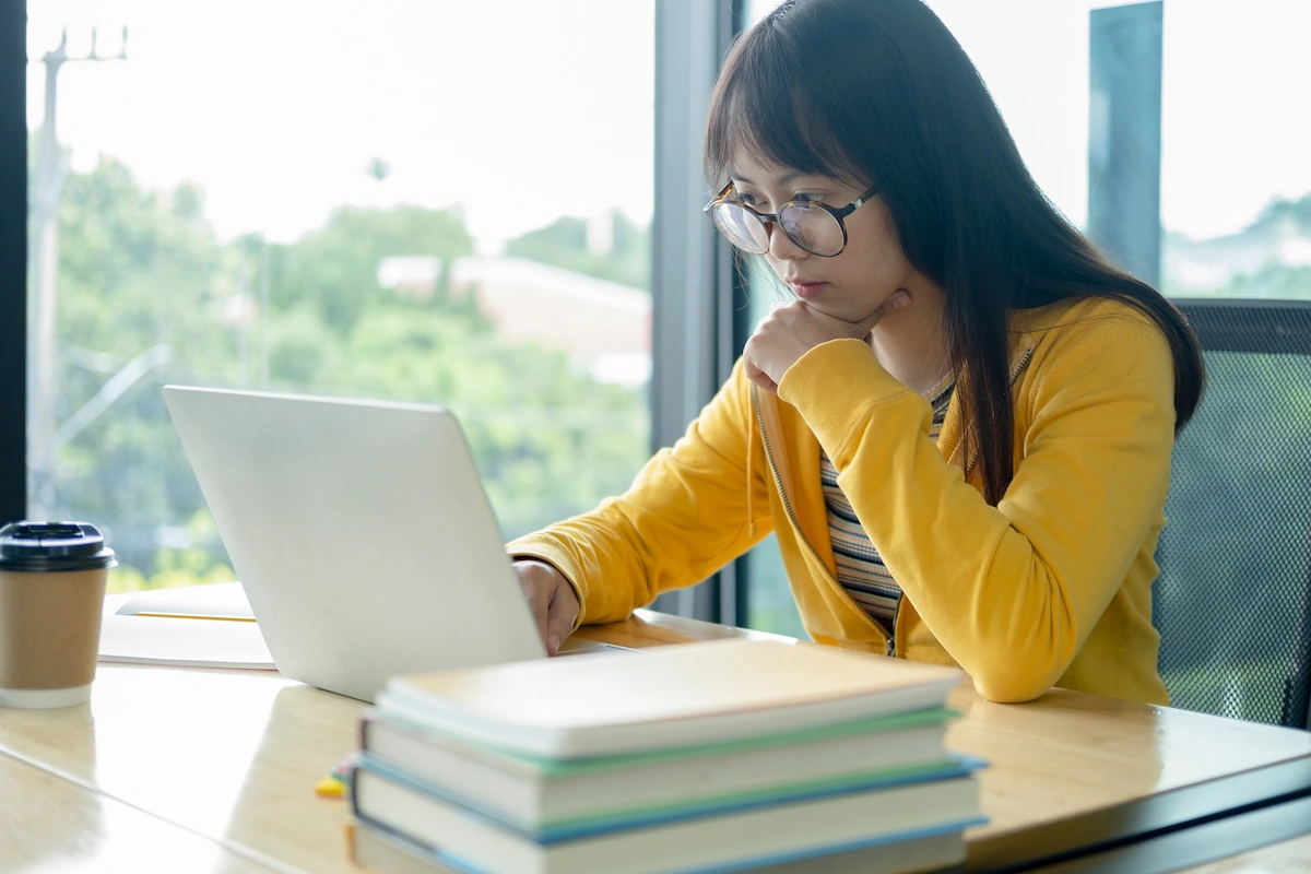 young woman using a computer and learning online