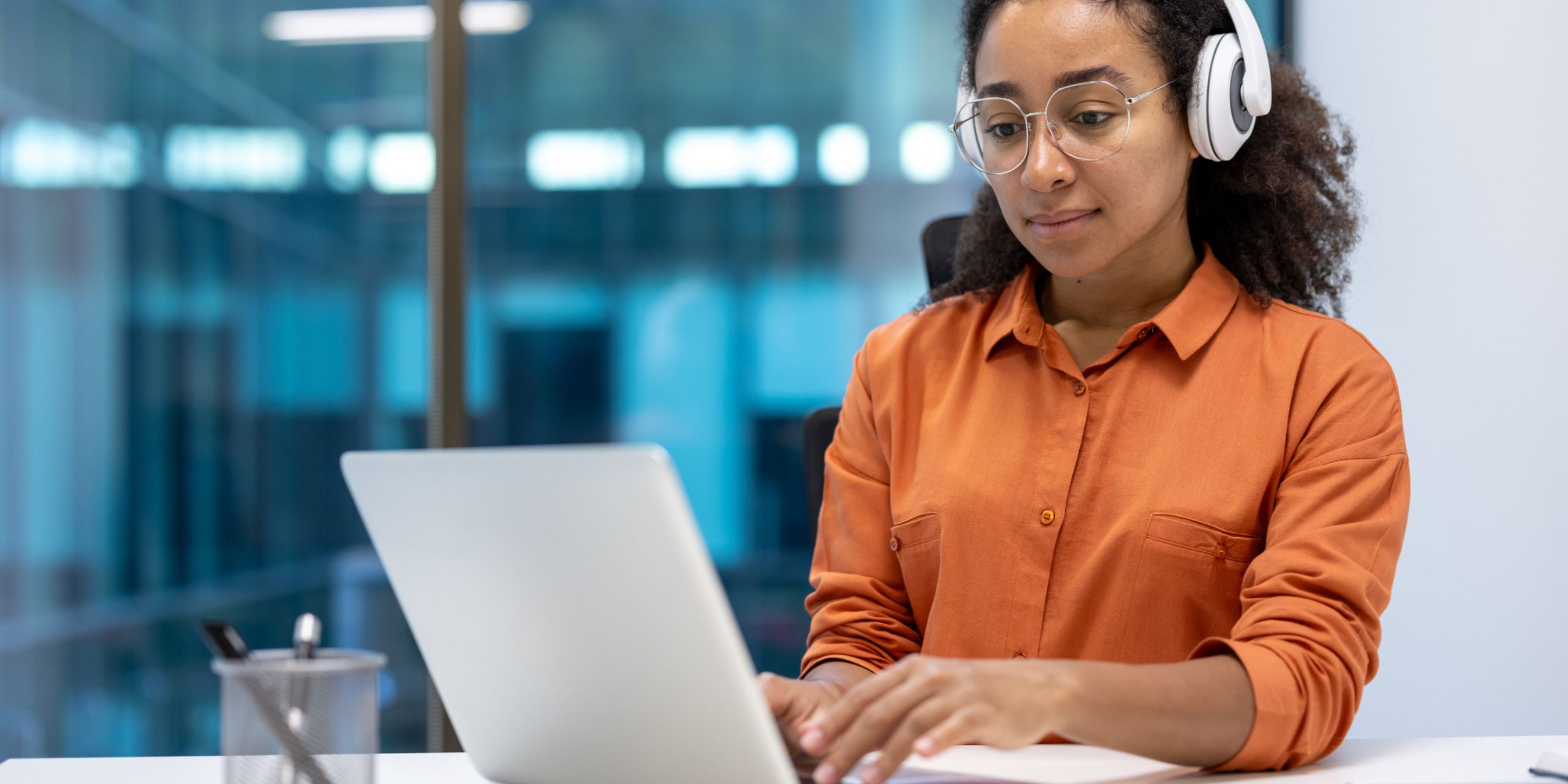 an example of an employee pilot testing a workplace training LMS